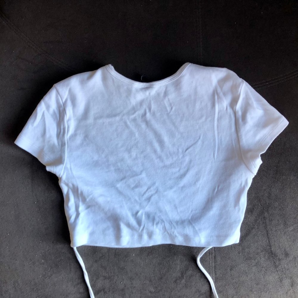 3/15$ H&M Tie-detail White Crop Top - Picture 2 of 5